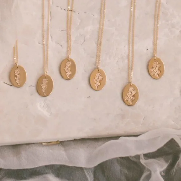 Bohemian Floral Family Engraved Pendant Necklace - Picture 6 of 16